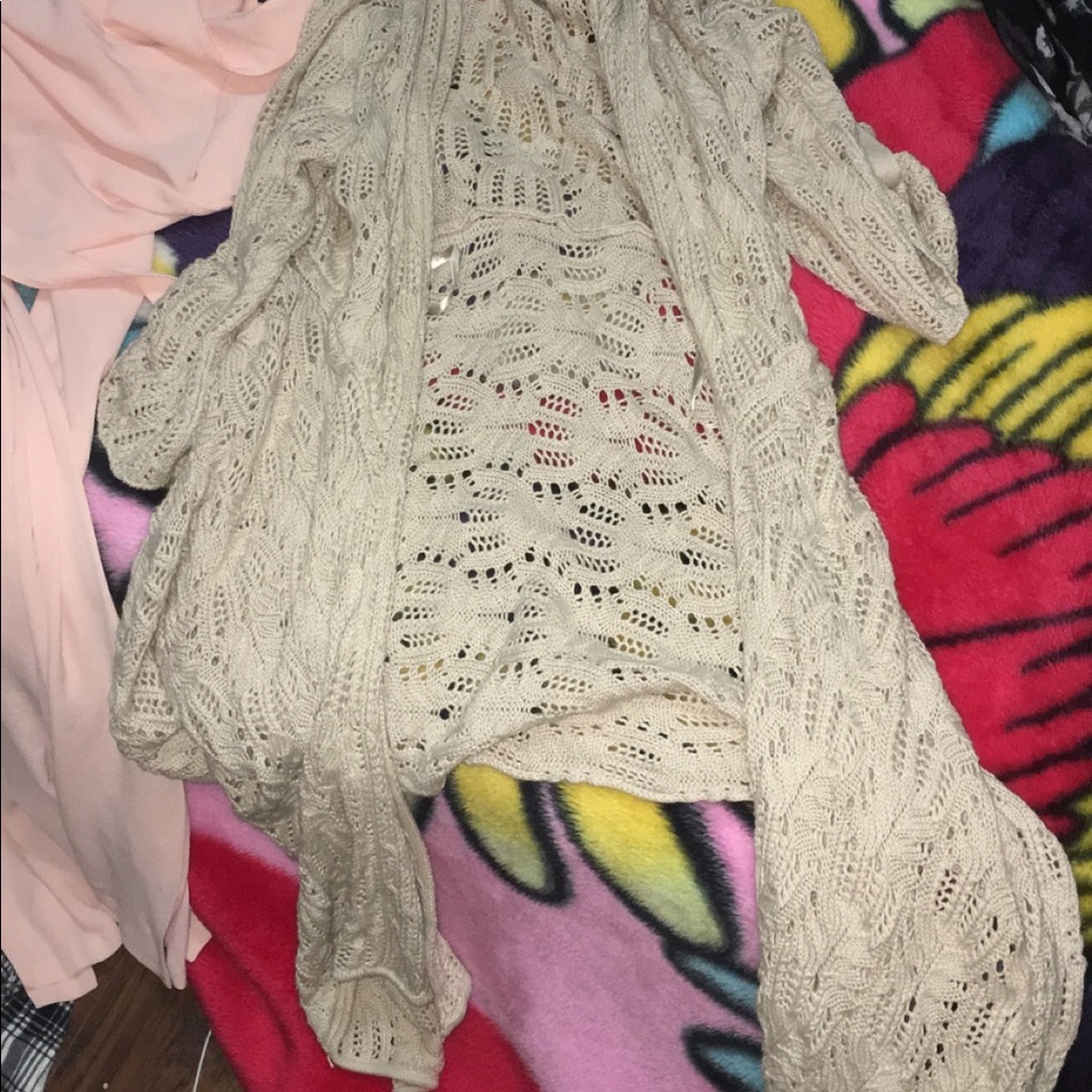 Each item is 7 dollars / sunglasses are a dollar - Picture 6 of 8